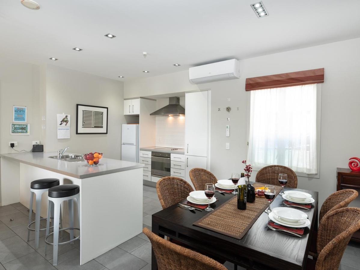 Oceanside - Paihia Waterfront Apartment Екстер'єр фото
